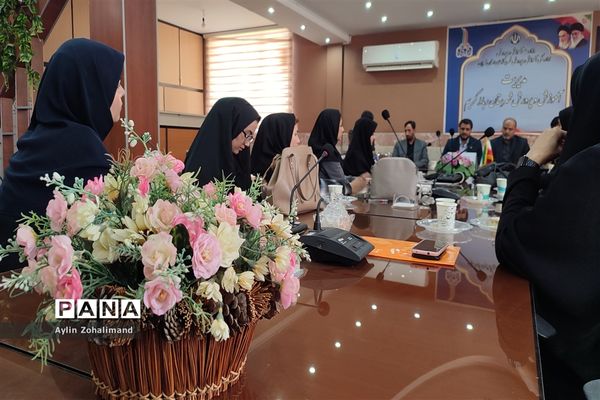 تقدیر از قهرمانان و عوامل اجرایی مسابقات آمادگی جسمانی بانوان ادارات شهرستان رباط کریم