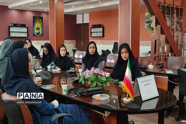 تقدیر از قهرمانان و عوامل اجرایی مسابقات آمادگی جسمانی بانوان ادارات شهرستان رباط کریم