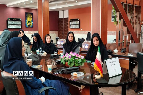 تقدیر از قهرمانان و عوامل اجرایی مسابقات آمادگی جسمانی بانوان ادارات شهرستان رباط کریم