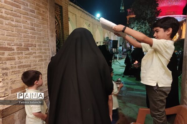 آیین سیاه‌پوشان و تربت‌خوران در حرم مطهر حضرت علی بن حمزه(ع)