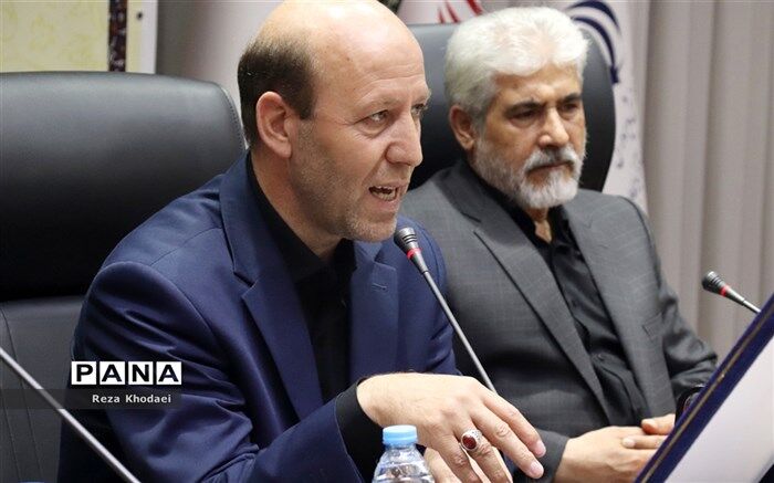 اهمیت الگوگیری جوانان و نوجوانان از بزرگان دینی و ملی