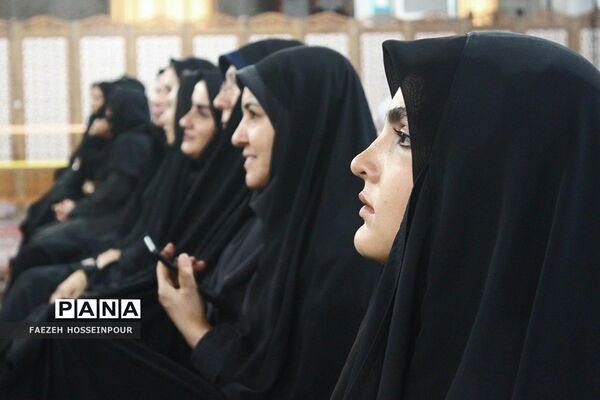 آیین تجلیل از دانش‌آموزان و فرهنگیان برگزیده مسابقات قرآنی و فرهنگی هنری بهارستان‌۲