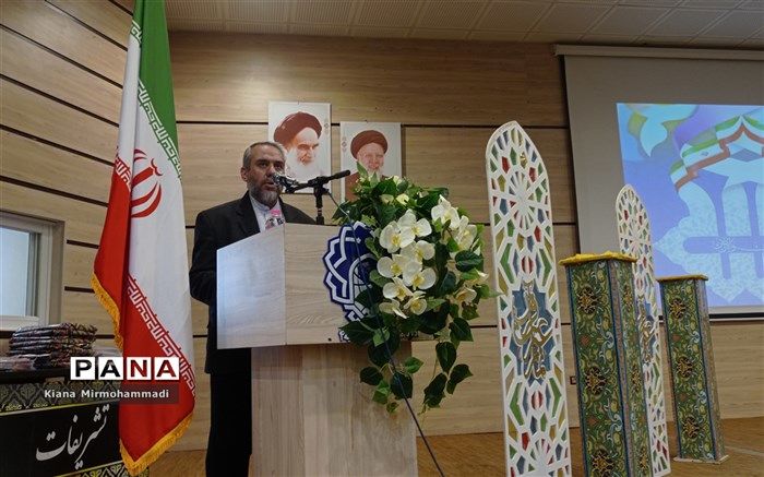 تجلیل از برگزیدگان مسابقات قرآنی و سفیران سلامت ناحیه 4