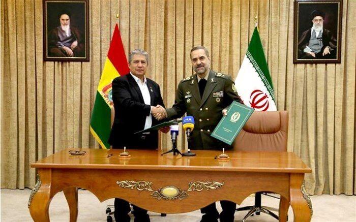 امضای تفاهم‌نامه همکای میان وزرای دفاع ایران و بولیوی‌