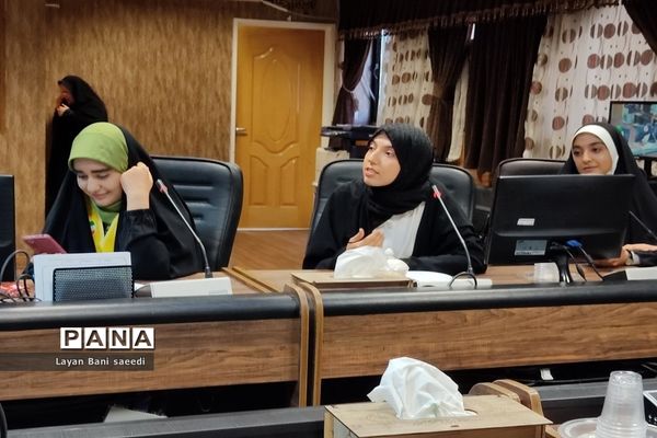 ‌دیدار جمعی از دانش‌آموزان نواحی چهارگانه شیراز با مدیرکل آموزش و پرورش استان فارس