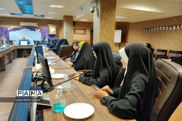 ‌دیدار جمعی از دانش‌آموزان نواحی چهارگانه شیراز با مدیرکل آموزش و پرورش استان فارس