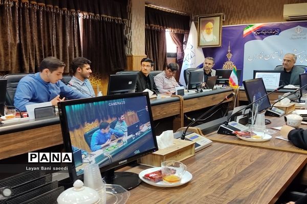 ‌دیدار جمعی از دانش‌آموزان نواحی چهارگانه شیراز با مدیرکل آموزش و پرورش استان فارس