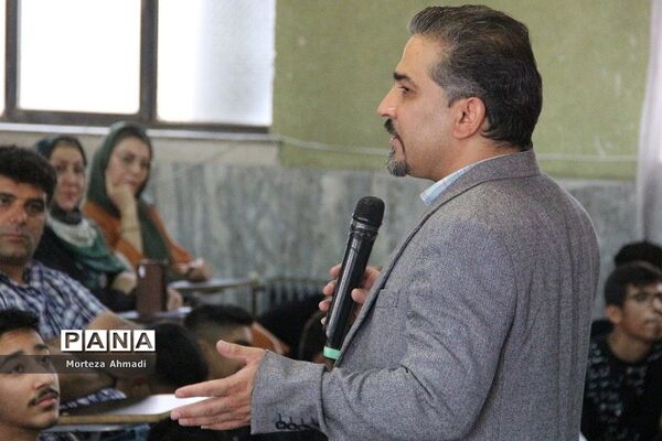 همایش هدایت تحصیلی با محوریت طراحی مسیر زندگی در مدرسه نور ولایت