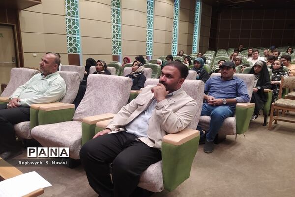 آیین تقدیر از برگزیدگان نخستین پویش رویش در قم