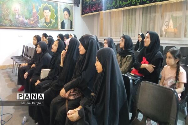 رونمایی از کتاب «از ثری تا ثریا» در قم