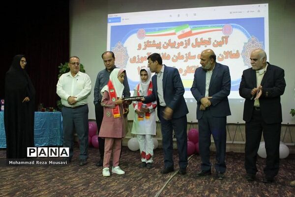 تجلیل از مربیان  و فعالان سازمان دانش آموزی منطقه شبانکاره