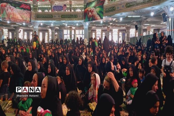 مراسم شیرخوارگان در مصلی بزرگ امام خمینی (ره) شهرکرد