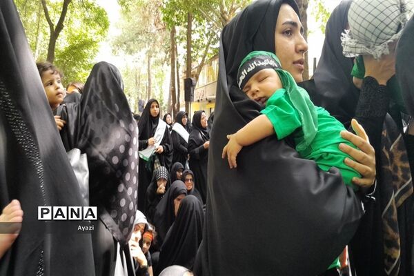 مراسم شیرخوارگان حسینی در گذر فرهنگی چهارباغ اصفهان
