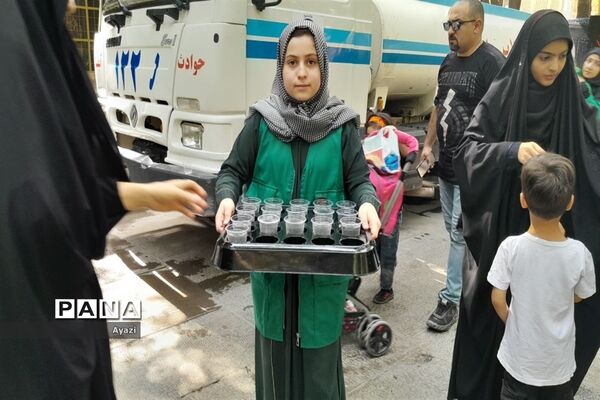 مراسم شیرخوارگان حسینی در گذر فرهنگی چهارباغ اصفهان