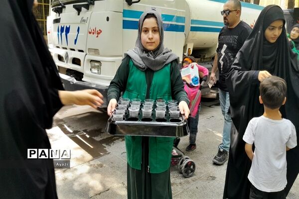 مراسم شیرخوارگان حسینی در گذر فرهنگی چهارباغ اصفهان