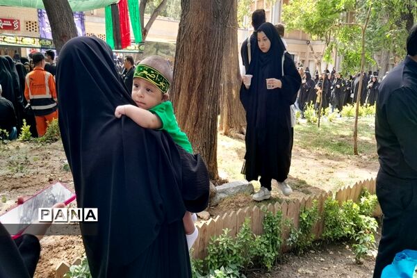 مراسم شیرخوارگان حسینی  در گذر فرهنگی چهارباغ اصفهان