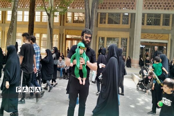 مراسم شیرخوارگان حسینی  در گذر فرهنگی چهارباغ اصفهان