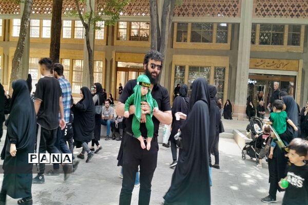 مراسم شیرخوارگان حسینی  در گذر فرهنگی چهارباغ اصفهان