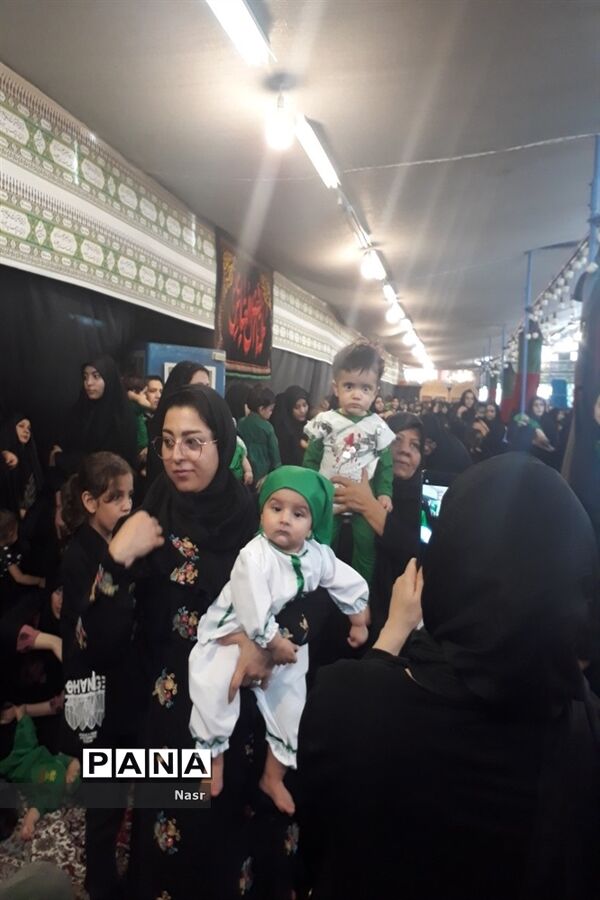 برگزاری همایش شیرخوارگان حسینی در مهدیه رباط اصفهان