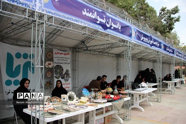 بازدید وزیر کشور از اردوی جهادی قرارگاه توانمندسازی محلات کم برخوردار در اسلامشهر