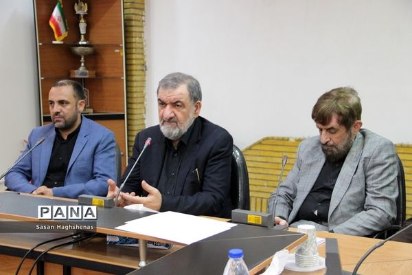 بازدید وزیر کشور از اردوی جهادی قرارگاه توانمندسازی محلات کم برخوردار در اسلامشهر