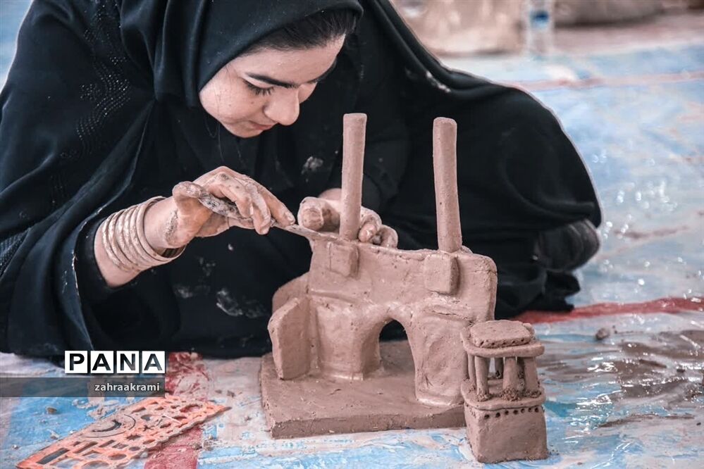برگزاری مسابقه استانی سازه‌های خشتی و گلی در جشنواره تابستانه دانش‌آموزی ابرکوه