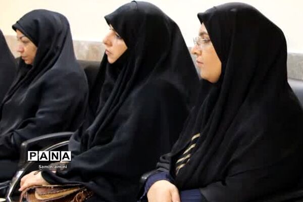 تقدیر از بانوان محجبه ورزشکار رودهن توسط امام جمعه