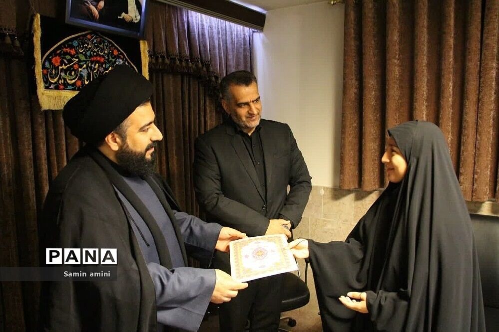 تقدیر از بانوان محجبه ورزشکار رودهن توسط امام جمعه