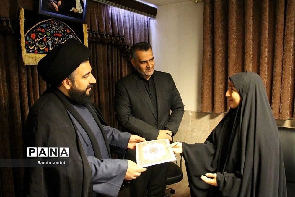 تقدیر از بانوان محجبه ورزشکار رودهن توسط امام جمعه