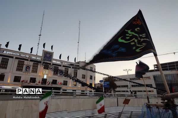 حال و هوای گلزار شهدای گمنام مشهد مقدس در ماه عزای اشرف اولاد آدم