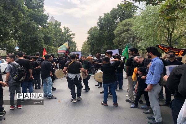 راهپیمایی دانش‌آموزان منطقه 3 در محکومیت هتک حرمت به ساحت مقدس قرآن کریم