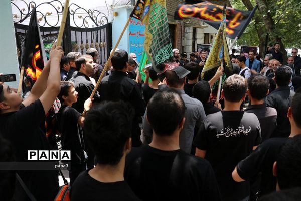 راهپیمایی دانش‌آموزان منطقه 3 در محکومیت هتک حرمت به ساحت مقدس قرآن کریم