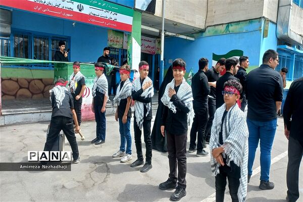 دسته عزاداری و سینه‌زنی دانش‌آموزان و کارکنان آموزش و پرورش منطقه ۸