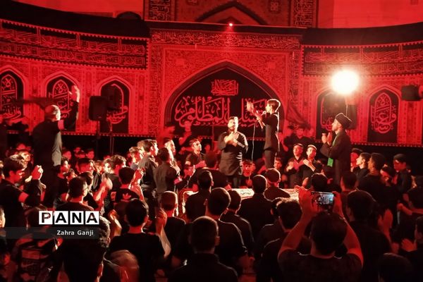 مراسم سوگواری دانش‌آموزان دختر و پسر متوسطه اول و دوم در مسجد خاتم الانبیاء