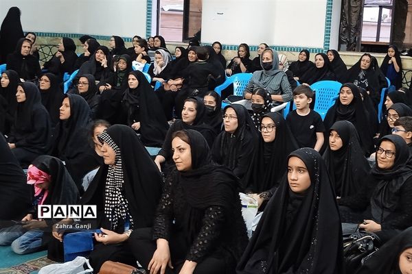 مراسم سوگواری دانش‌آموزان دختر و پسر متوسطه اول و دوم در مسجد خاتم الانبیاء