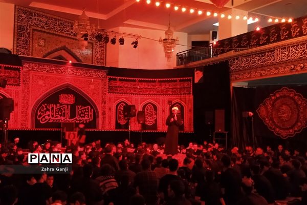 مراسم سوگواری دانش‌آموزان دختر و پسر متوسطه اول و دوم در مسجد خاتم الانبیاء