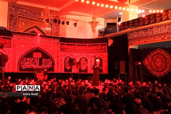 مراسم سوگواری دانش‌آموزان دختر و پسر متوسطه اول و دوم در مسجد خاتم الانبیاء