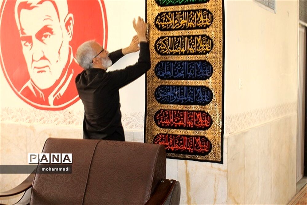 فضاسازی و سیاه پوش کردن  سازمان دانش‌آموزی استان کرمان به مناسبت ماه محرم