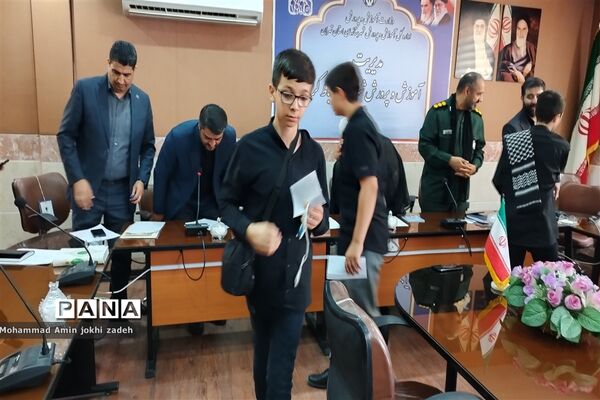 تقدیر از فعالان احلی‌من‌العسل درشورای آموزش و پرورش شهرستان رباط‌کریم