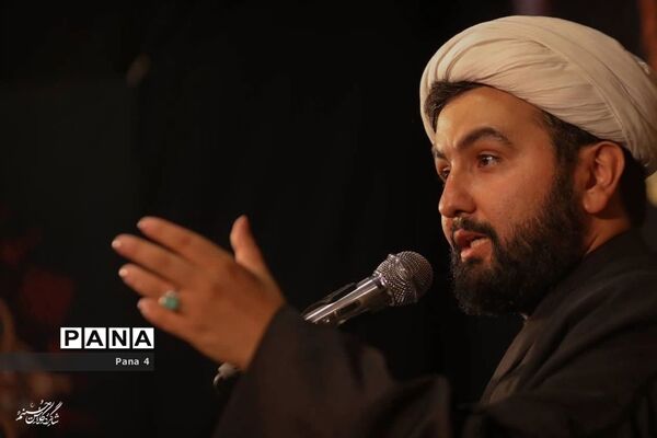 حضور دانش‌آموزان منطقه ۴ در همایش عاشورایی شاگرد کلاس حسینم