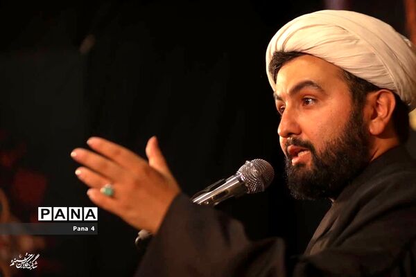 حضور دانش‌آموزان منطقه ۴ در همایش عاشورایی شاگرد کلاس حسینم