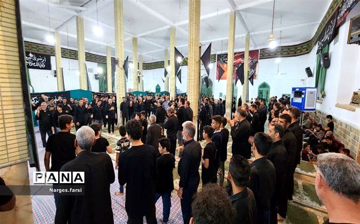 حضور پُرشور دانش‌آموزان ناحیه 4 شیراز در مراسم عزاداری مسجد خاتم الانبیا