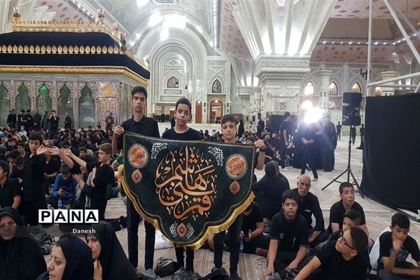 سوگواره «احلی من العسل»  با حضور دانش‌آموزان ‌در حرم مطهر امام خمینی‌(ره )