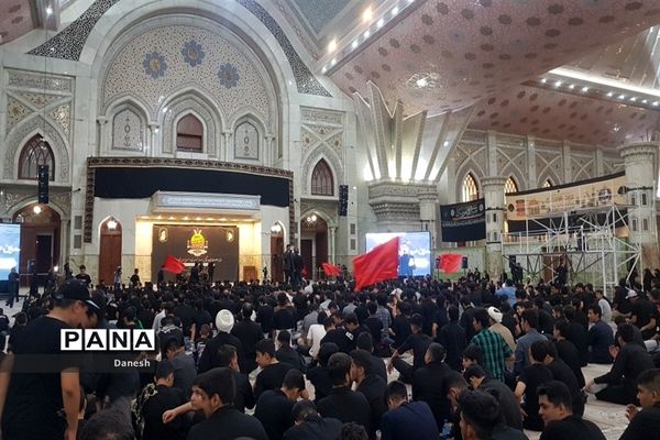 سوگواره «احلی من العسل»  با حضور دانش‌آموزان ‌در حرم مطهر امام خمینی‌(ره )