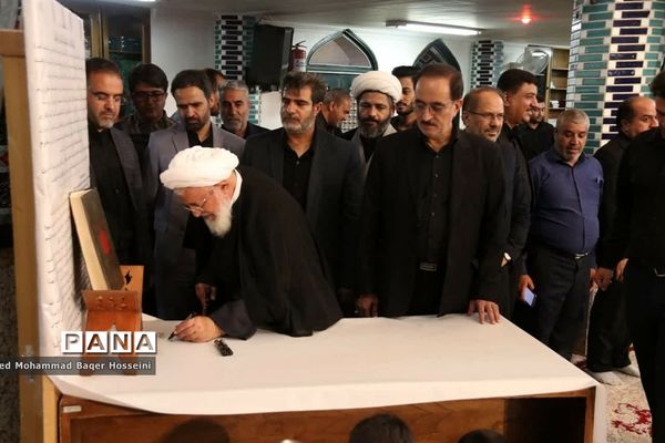 ندای لبیک به امام حسین (ع)‌ دانش‌آموزان ‌یزدی در همایش ‌احلی من العسل