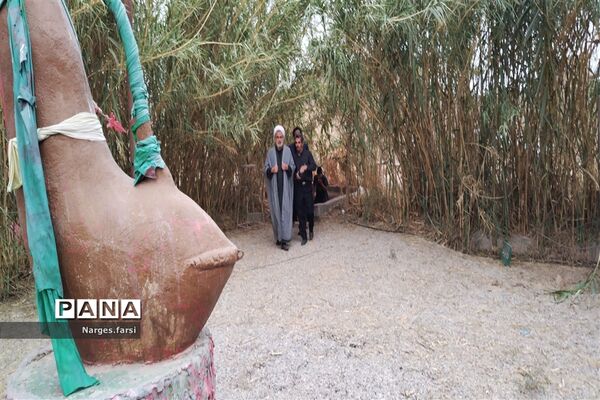 افتتاح نمایشگاه «غنچه‌های خونین» جعفرآباد قم