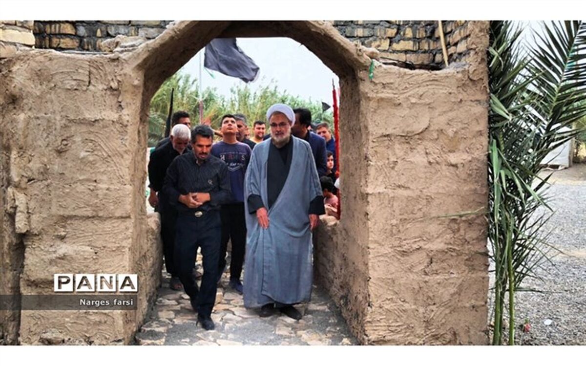 نمایشگاه«غنچه‌های خونین» جعفرآباد قم افتتاح شد