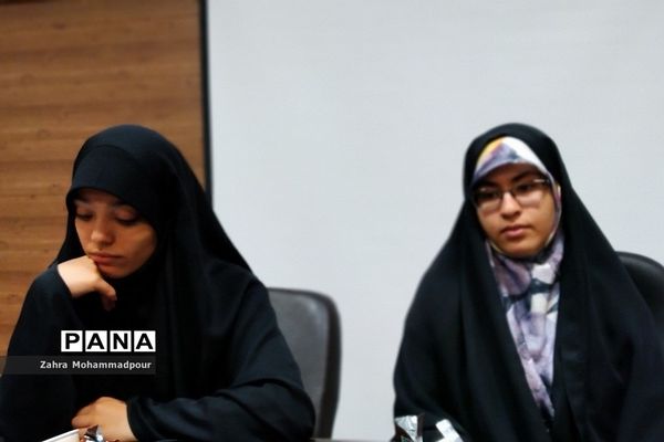 برگزاری کارگاه سواد رسانه با حضور فرمانده واحدهای بسیج دانش‌آموزی در ناحیه یک بهارستان