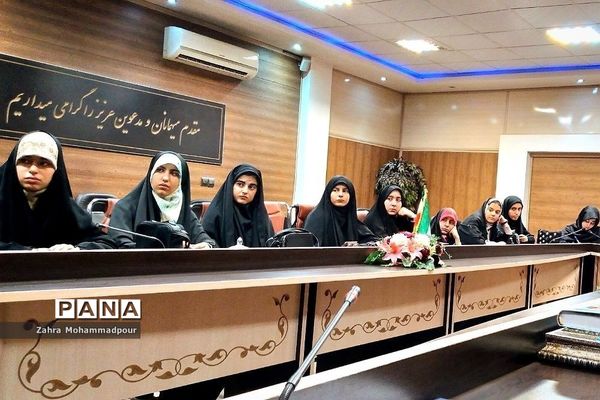 برگزاری کارگاه سواد رسانه با حضور فرمانده واحدهای بسیج دانش‌آموزی در ناحیه یک بهارستان