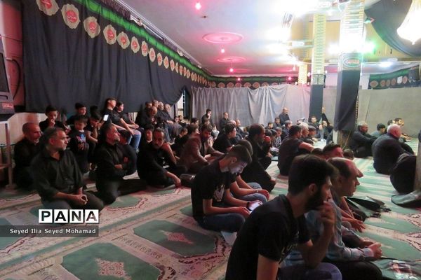 دسته های زنجیر زنی در شب تاسوعای حسینی در شهر قیامدشت